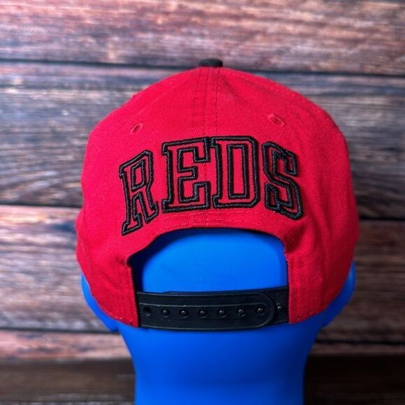 New Era 9Fifty Cincinnati Reds SnapBack hat - Picture 4 of 8